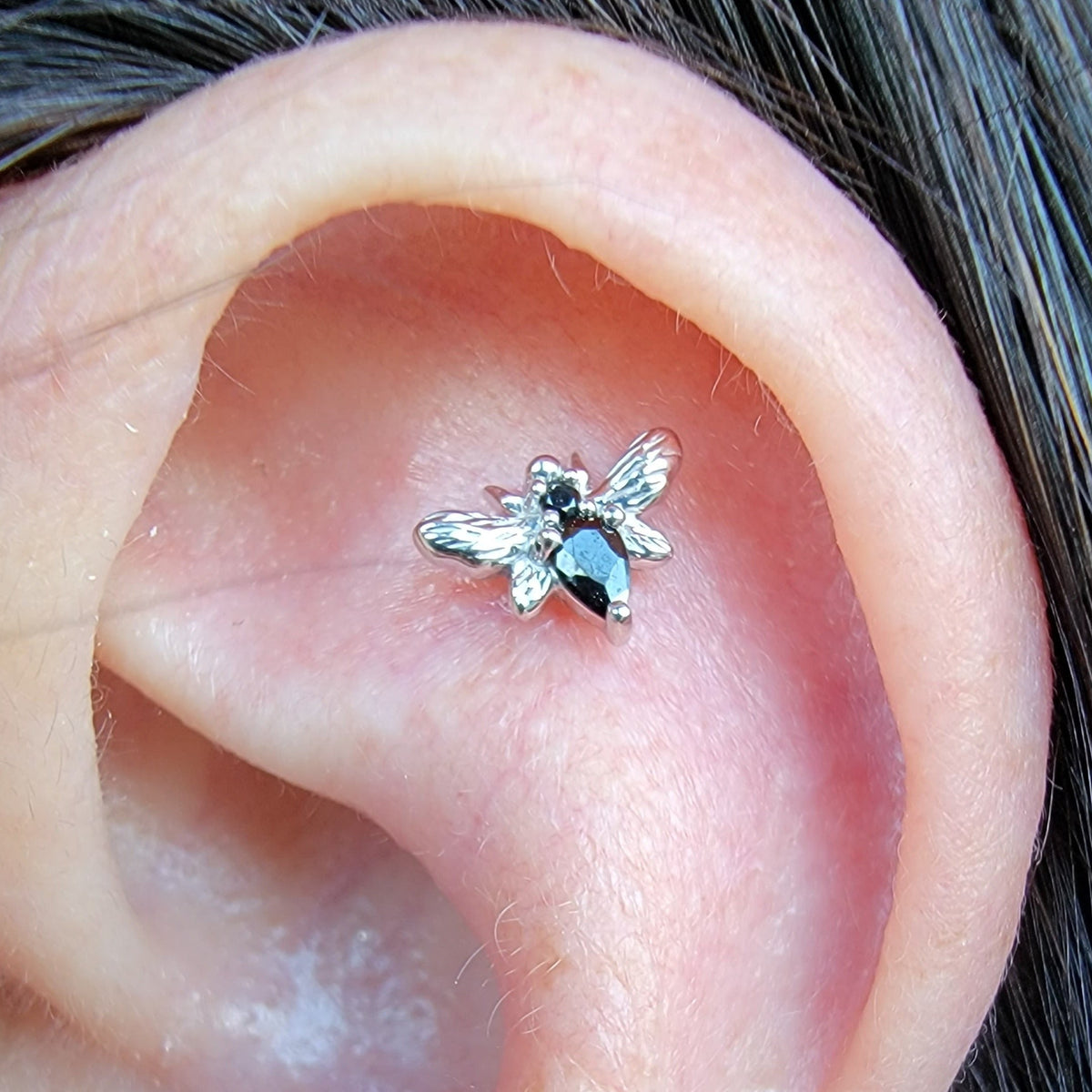 Bee Chic Threadless End with Black Spinel