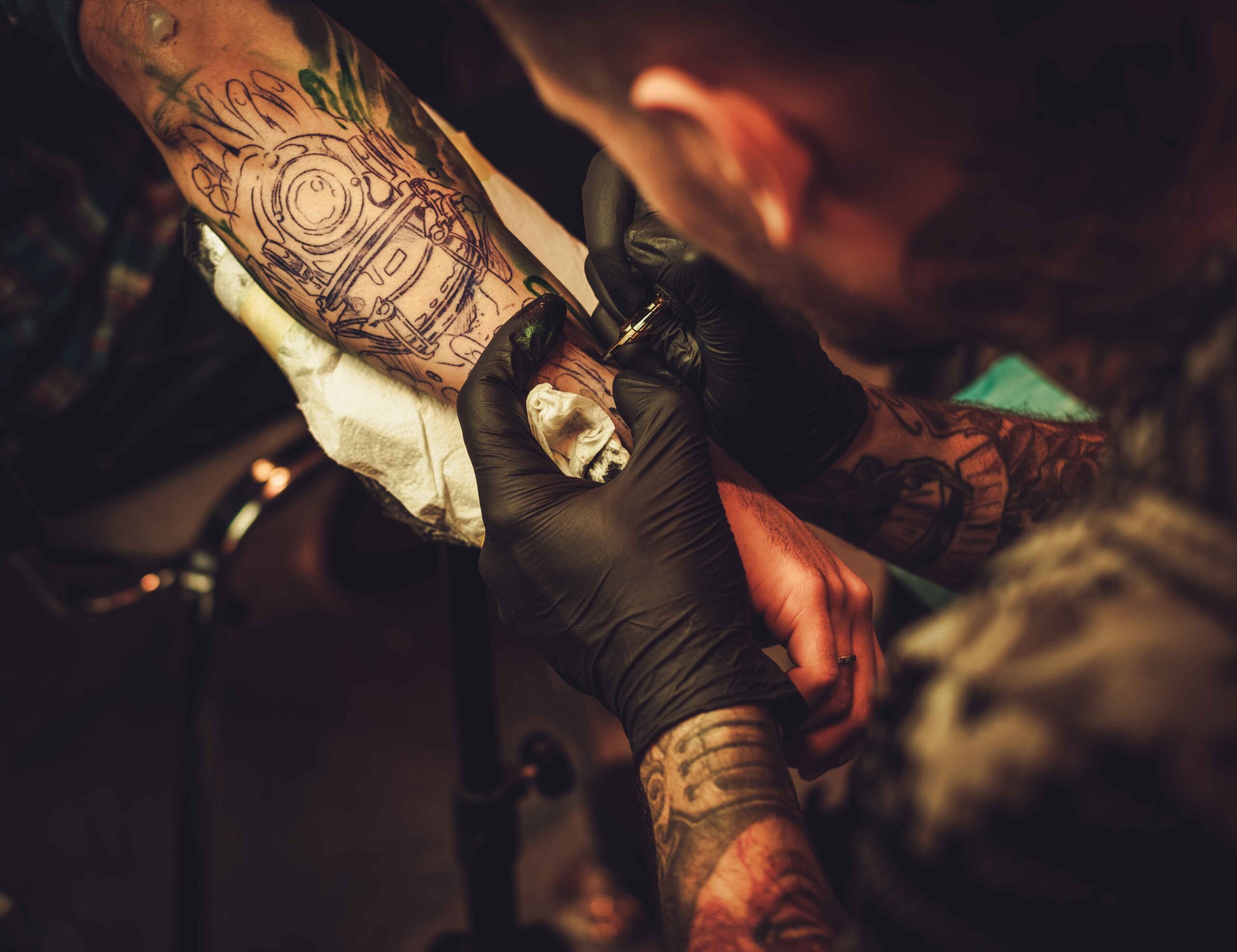 tattoo-artist-makes-a-tattoo-on-a-man-s-hand-2022-02-02-05-07-09-utc-c